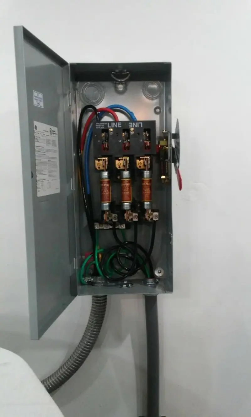 Three-phase disconnect switch installed for Smoke Detector Installation in Paris